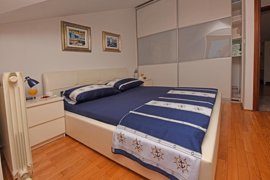 Apartment House Senna โปเรช ภายนอก รูปภาพ